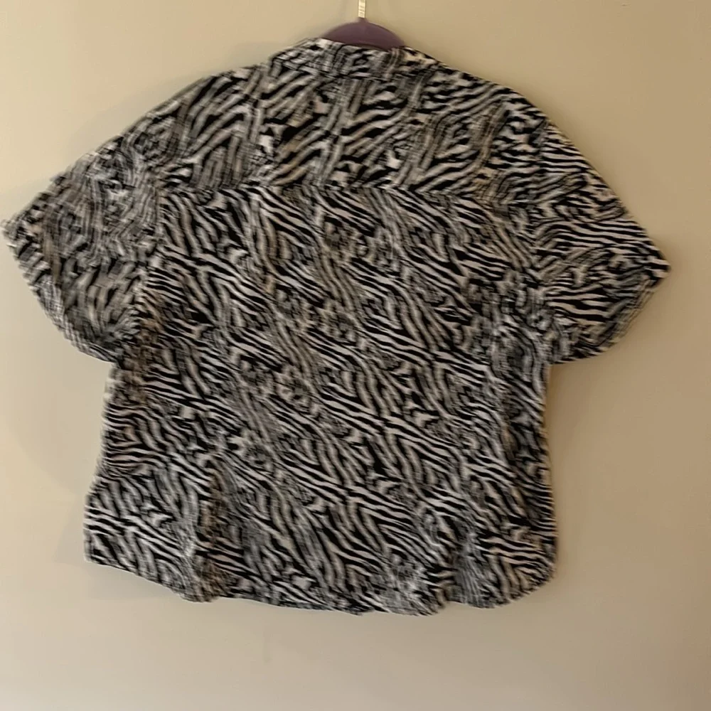 Jones New York Sport Woman Zebra Print Button Down Shirt Short Sleeves Size 3X - Picture 6 of 8